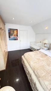 Luxurious West London Retreat With Hot Tubs Easy Access to Central London