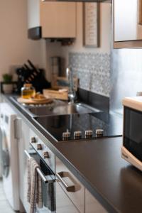 Cheerful 1-bedroom home with free parking, WiFi