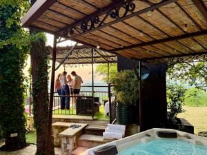 Chalets CHALET EN RONDINS AVEC SPA - 5 personnes : photos des chambres