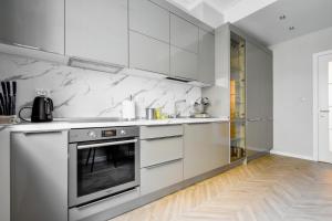 Designer 2BD Apt Near Alexander Nevski Cathedral by Flat Mаnager