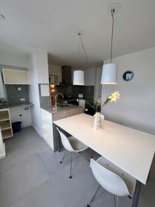 Amplio Departamento frente al Bosque