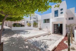 Large Private Terrace & Expansive Views