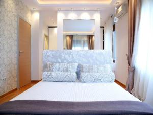 Royal Luxury Villa by AKTIS VILLAS