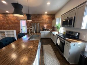 Carriage House with garage downtown