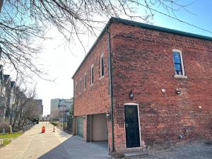 Carriage House with garage downtown