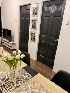 Santa Cosy Villa suite-B Fast Wi-Fi, Netflix Included Split system Air-con & Hot Shower Close to Enchanted Kingdom