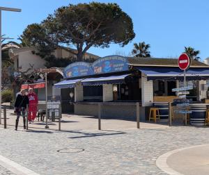 Appartements LOGEMENT TOUT CONFORT 4 PERS, VUE PORT ET MER, PLAGE A 80m, COEUR DE VILLE : photos des chambres