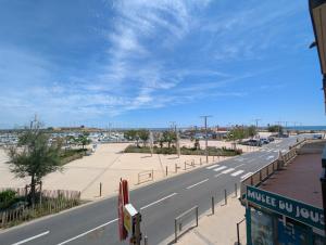 Appartements LOGEMENT TOUT CONFORT 4 PERS, VUE PORT ET MER, PLAGE A 80m, COEUR DE VILLE : photos des chambres