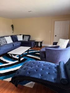 East Riverdale Enchanting 4 bedroom with 2 full bathrooms