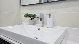 Private rooms in a shared three bedroom apartment