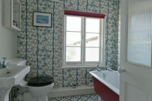 Seapink Cottage by Keepers Cottages