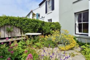 Seapink Cottage by Keepers Cottages