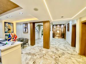 AMADEOS pyramids inn