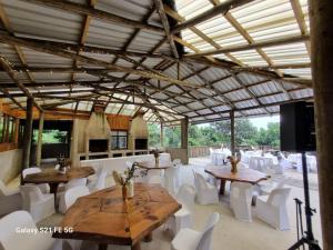 East London - Airport - Birder Paradise Units