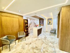 AMADEOS pyramids inn