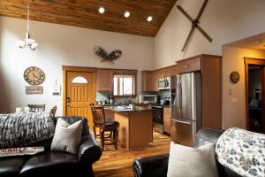 Secluded Fully Stocked Family Friendly Cabin