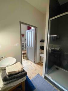 Appartements Entre fleuve et ville, charmante petite maison 18e : photos des chambres