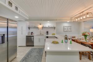 Oceanfront PCB Condo with Beach Access and 2 Pools