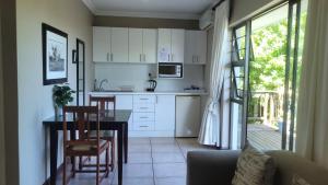 Suite 14- Deja Blu Bed and Breakfast- East London