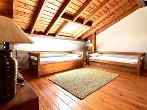 Maisons de vacances Estavar, Cerdanya, casa con piscina comunitaria : photos des chambres