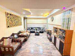 Tanour lux service apartment