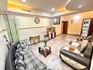 Tanour lux service apartment