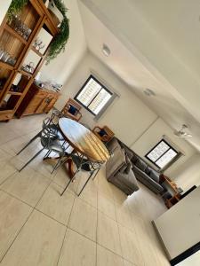 Flat Capitânia Varam, 3 quartos, Praia das Pitangueiras Guarujá SP