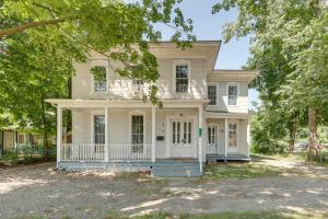 Walk to Town Bath Apt Near Keuka Lake Wine Trail