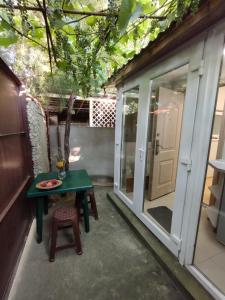 Домик около моря