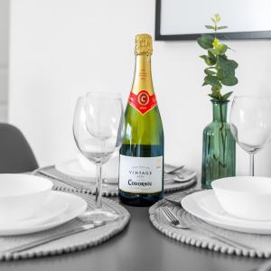 Stylish 2 Bed Apartment - Off-Street Parking - High Speed Wifi - Netflix 56C