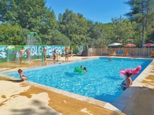 Campings Chalet Confort pour 5 avec Terrasse a Beaumont-du-Perigord - API-1-52-192 : photos des chambres