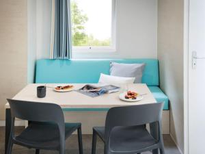 Mobil home avec Terrasse - 4 pers, 2 chambres - API-1-52-246