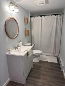 The Crab Shack - Coastal Charm Near Hampton Beach