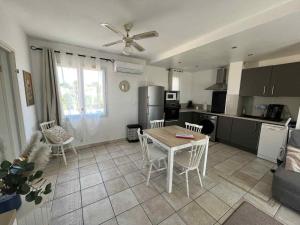 Appartements Appart T2 Golf St Thomas tres fonctionnel Piscine Parking : photos des chambres