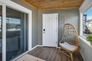 The Whale Spout - King bed and close to the Beach