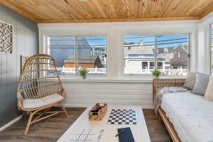 The Whale Spout - King bed and close to the Beach