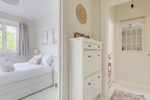 Bright and Welcoming 2BD Flat in South West London