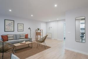 Renovated with pool -2Bedrooms 2Baths-Chamberí