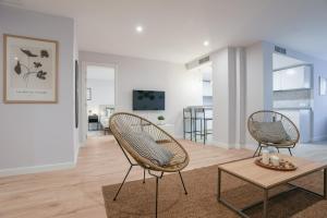 Renovated with pool -2Bedrooms 2Baths-Chamberí