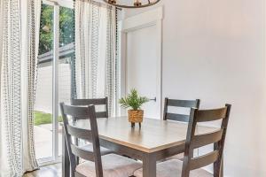 Stylish OKC Farmhouse with Garden - Close to OU