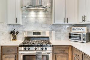 Stylish OKC Farmhouse with Garden - Close to OU