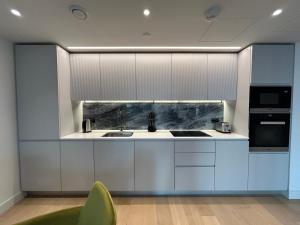 Fabulous one bedroom flat with balcony and lounge