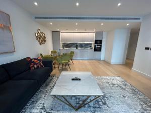 Fabulous one bedroom flat with balcony and lounge