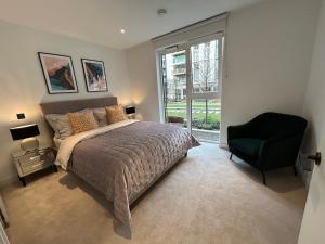 Fabulous one bedroom flat with balcony and lounge