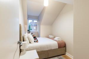 Bright and modern Clapton loft