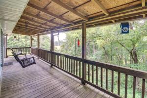 Family Home with Game Room! 1 Mi to Dale Hollow Lake