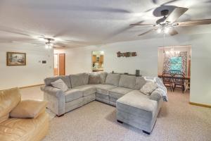 Family Home with Game Room! 1 Mi to Dale Hollow Lake