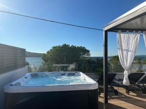 Beachfront house Miamore - 10 m from the sea