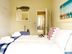 Southwold Surf by The Suffolk Cottage Collection
