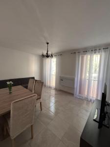 Appartements Le Velodrome - la suite avec Clim et parking : photos des chambres